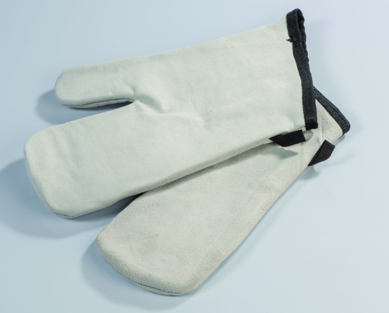 Oven gloves that can withstand a temperature of 250°C