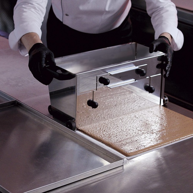Level, Sled with high precision for soft cakes - Martellato
