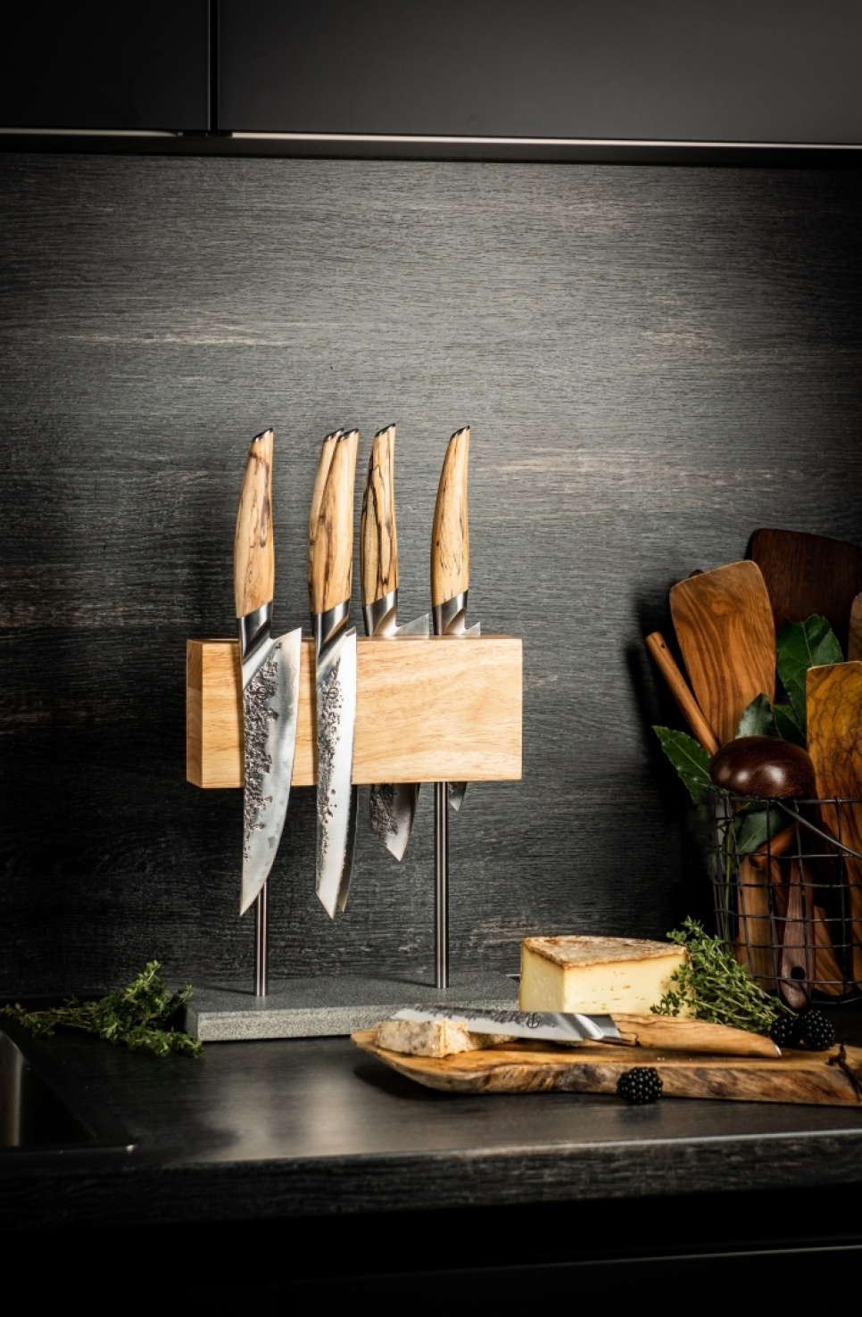 Magnetic oak knife block - Style de Vie
