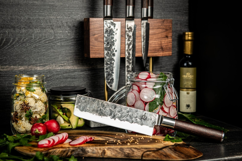 Magnetic walnut knife block - Style de Vie