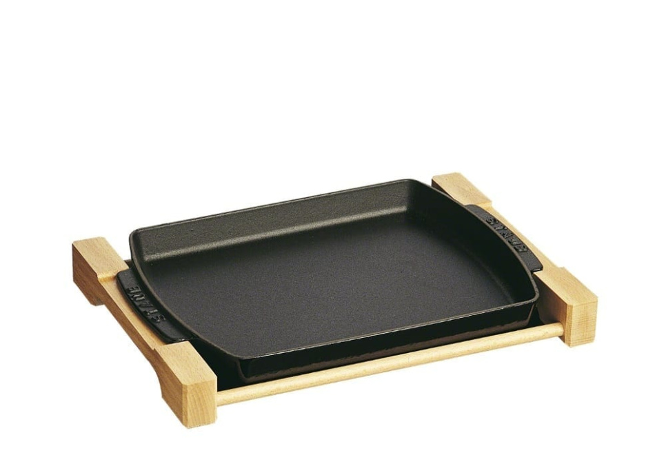 Rectangular dish with wooden handle - Staub in the group Table setting / Plates, Bowls & Dishes / Fat at KitchenLab (1418-16959)