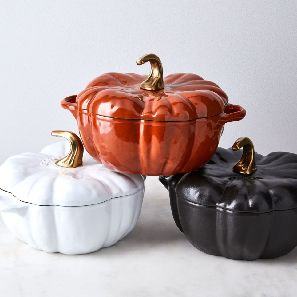 Pumpkin pan in cast iron with brass handle - Staub