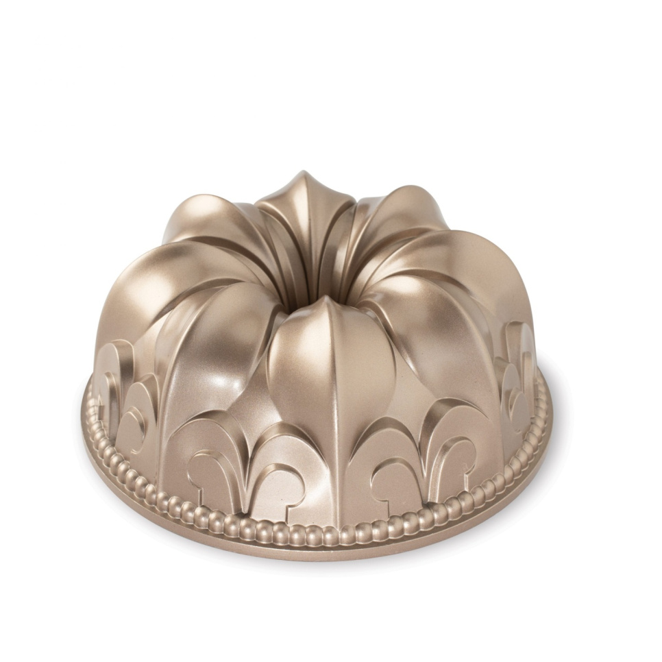 Baking tin Fleur De Lis Bundt Pan - Nordic Ware in the group Baking / Baking moulds / Cake tins at KitchenLab (1422-14033)