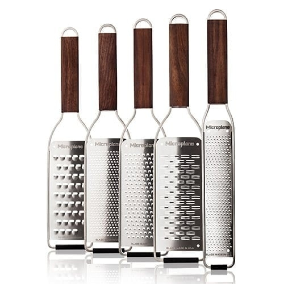Grater, Master, with walnut handle - Microplane in the group Cooking / Grating, Spiralizing & Slicing / Graters at KitchenLab (1422-15217)