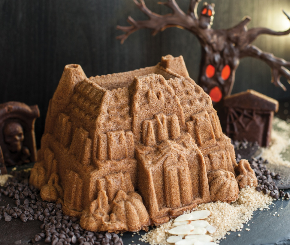Baking tin, Haunted Manor - Nordic Ware
