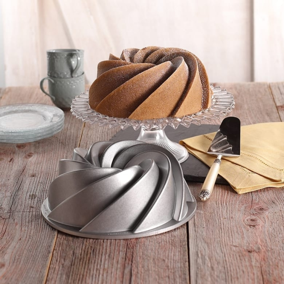 Backform, Heritage Bundt Pan, Gold - Nordic Ware