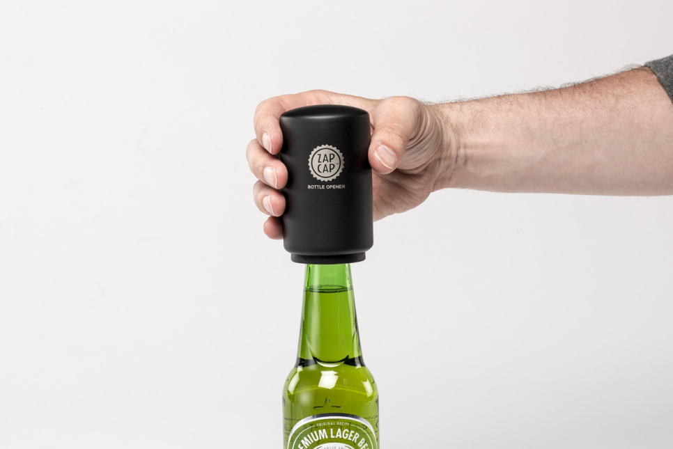 Zapcap, cap opener in stainless steel - Cellardine