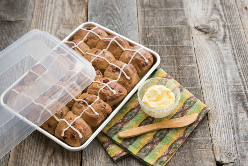 Aluminium Baking Sheet with Lid, Quarter - Nordic Ware