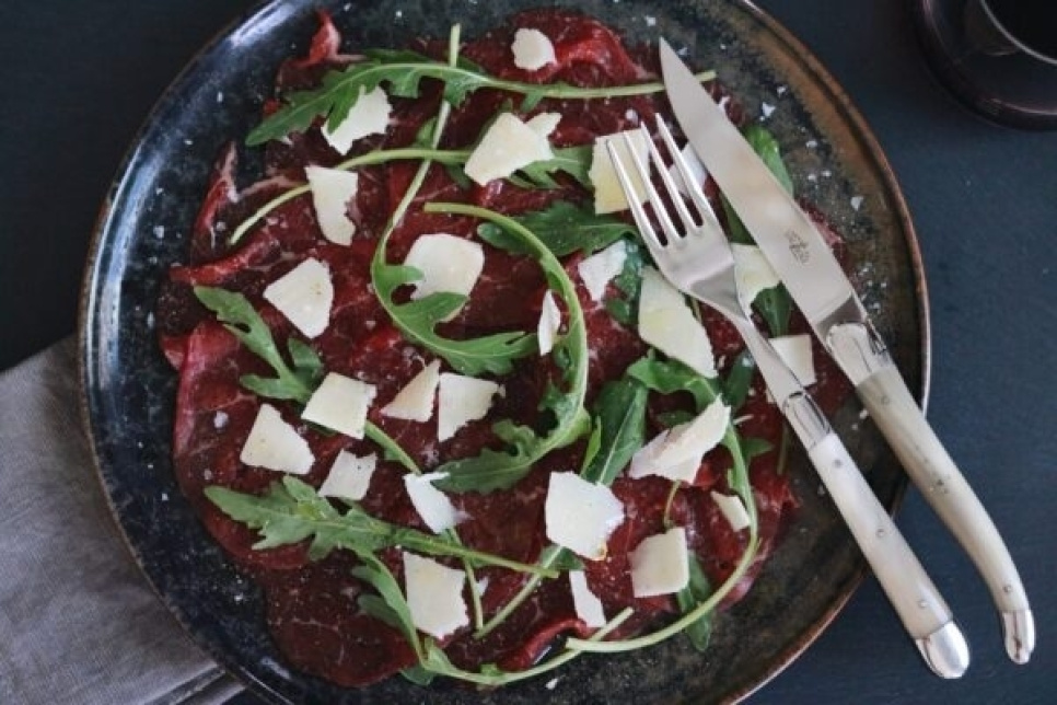 Couteau et fourchette, manche en Corne Légère, poli, Tradition - Forge de Laguiole