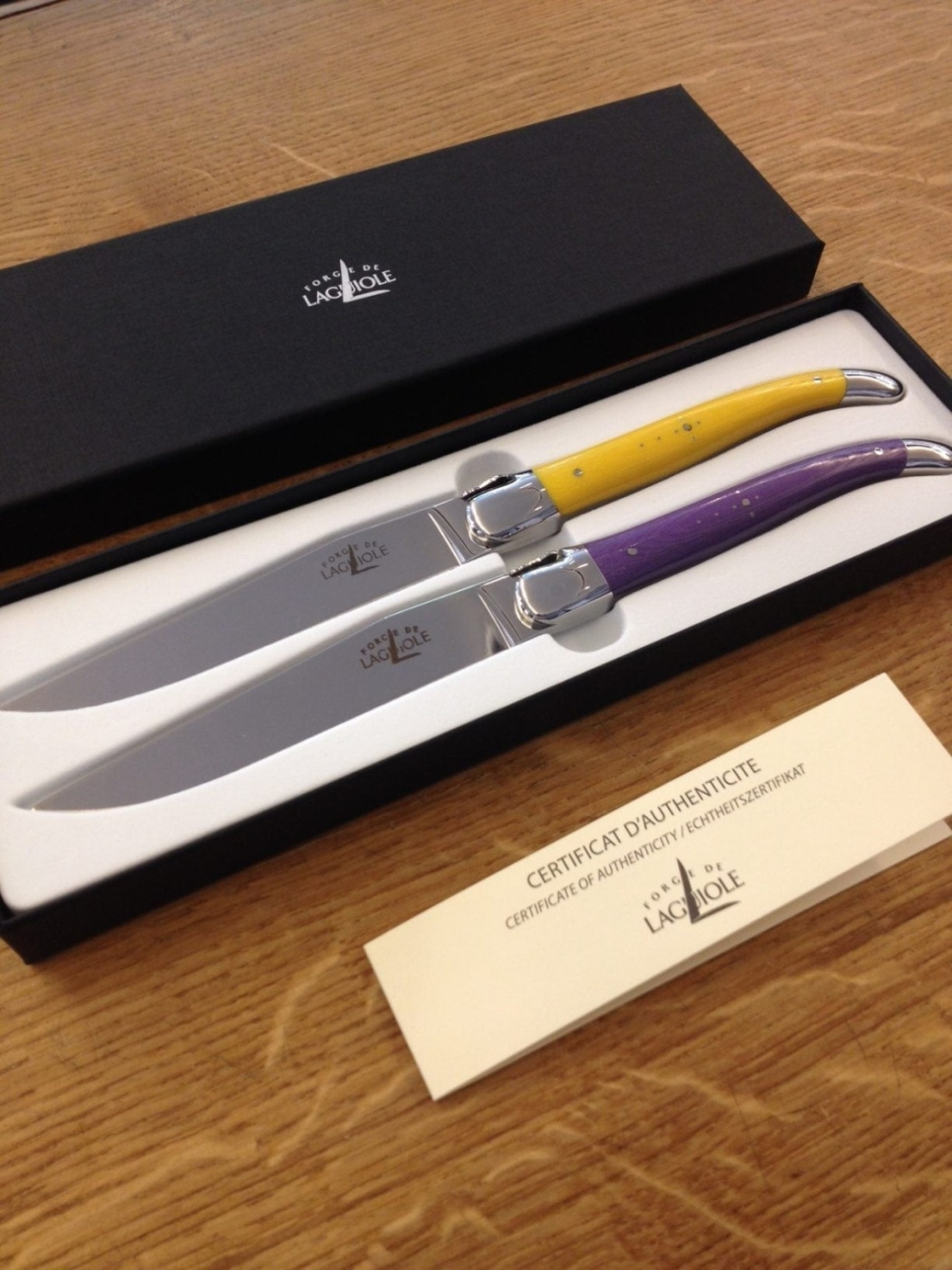 Set of 2 food knives - Yellow and purple handle in the group Table setting / Cutlery / Knives at KitchenLab (1446-15866)