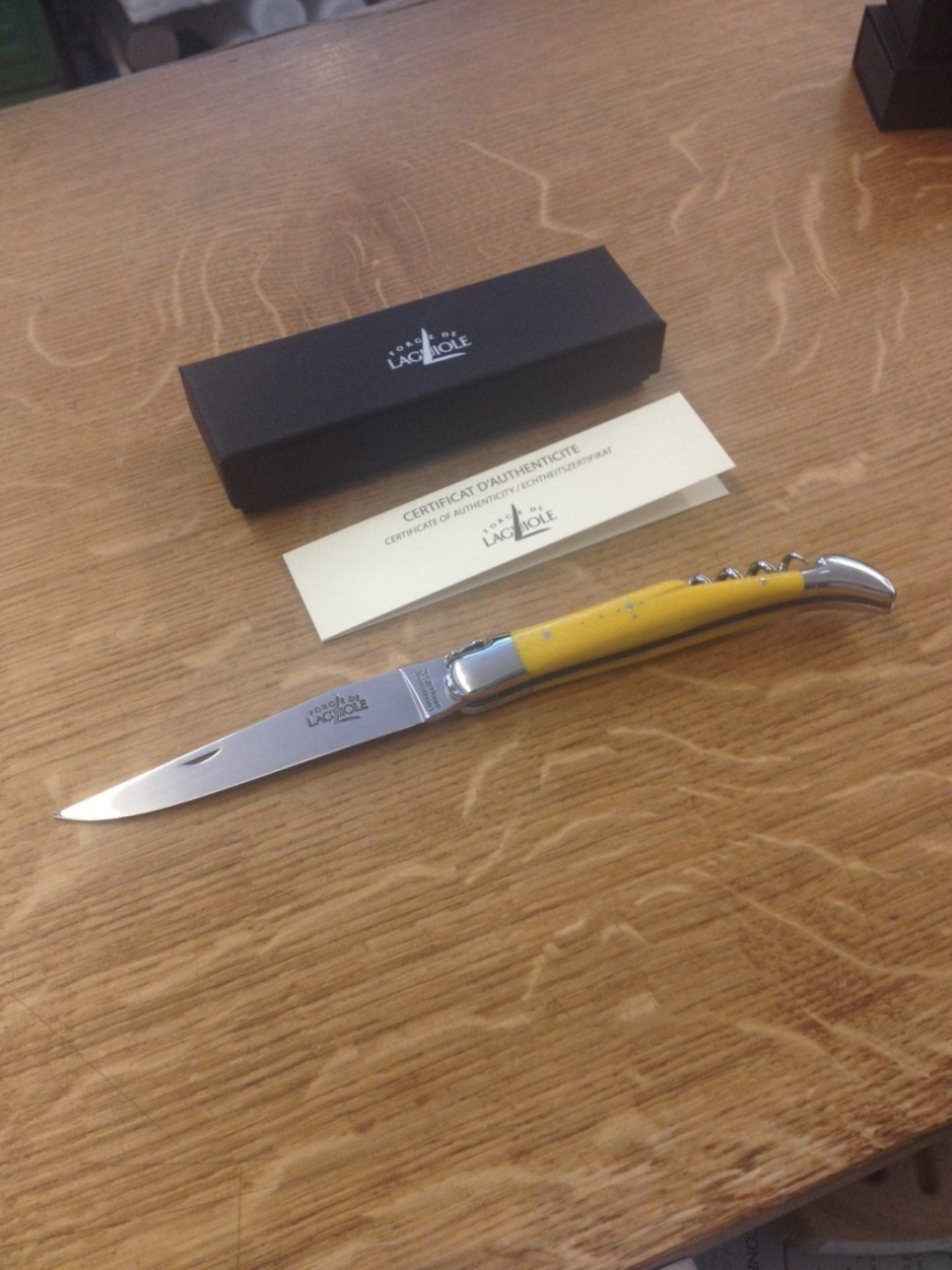Dining knife with folding blade and cork screw, yellow handle - Forge de Laguiole in the group Table setting / Cutlery / Knives at KitchenLab (1446-15887)