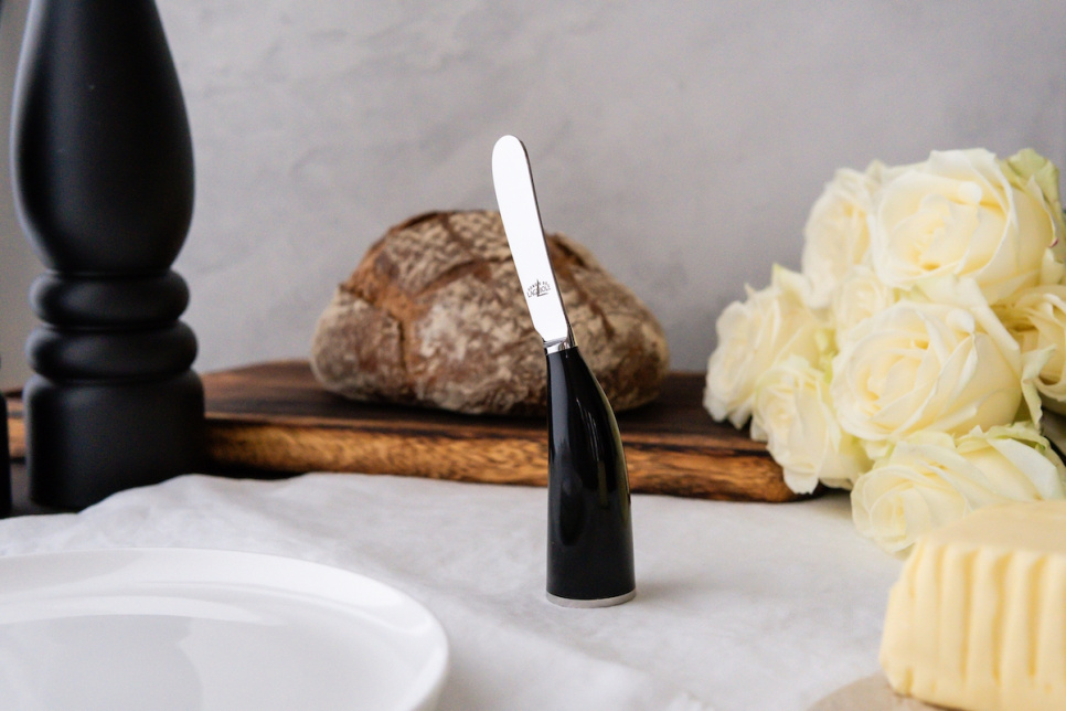 Butter knife with handle in Dark Horn, Lou Bure - Forge de Laguiole