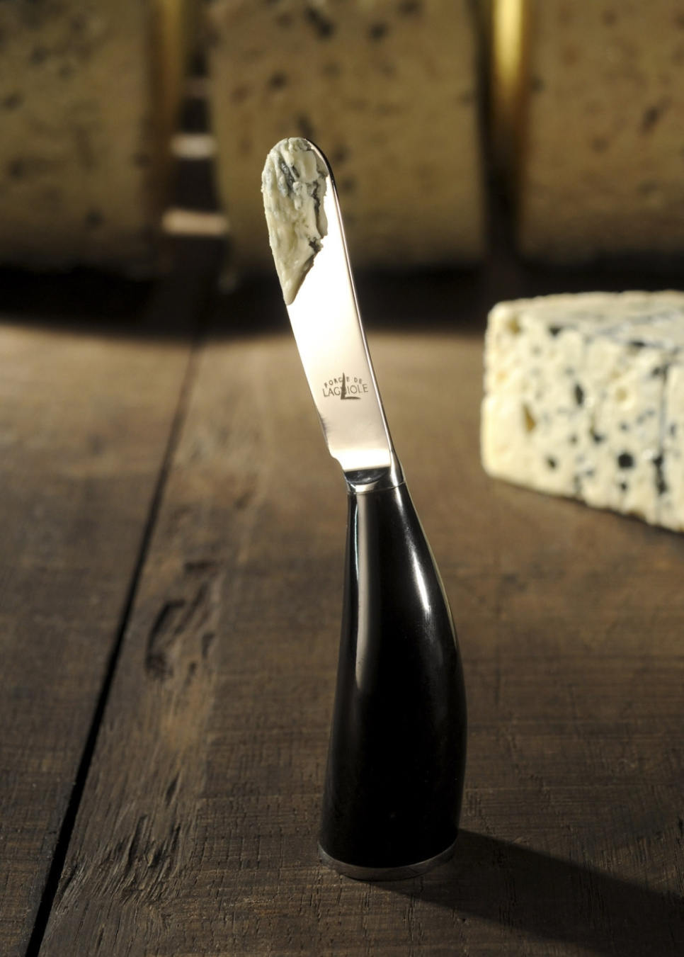 Butter knife with handle in Dark Horn, Lou Bure - Forge de Laguiole