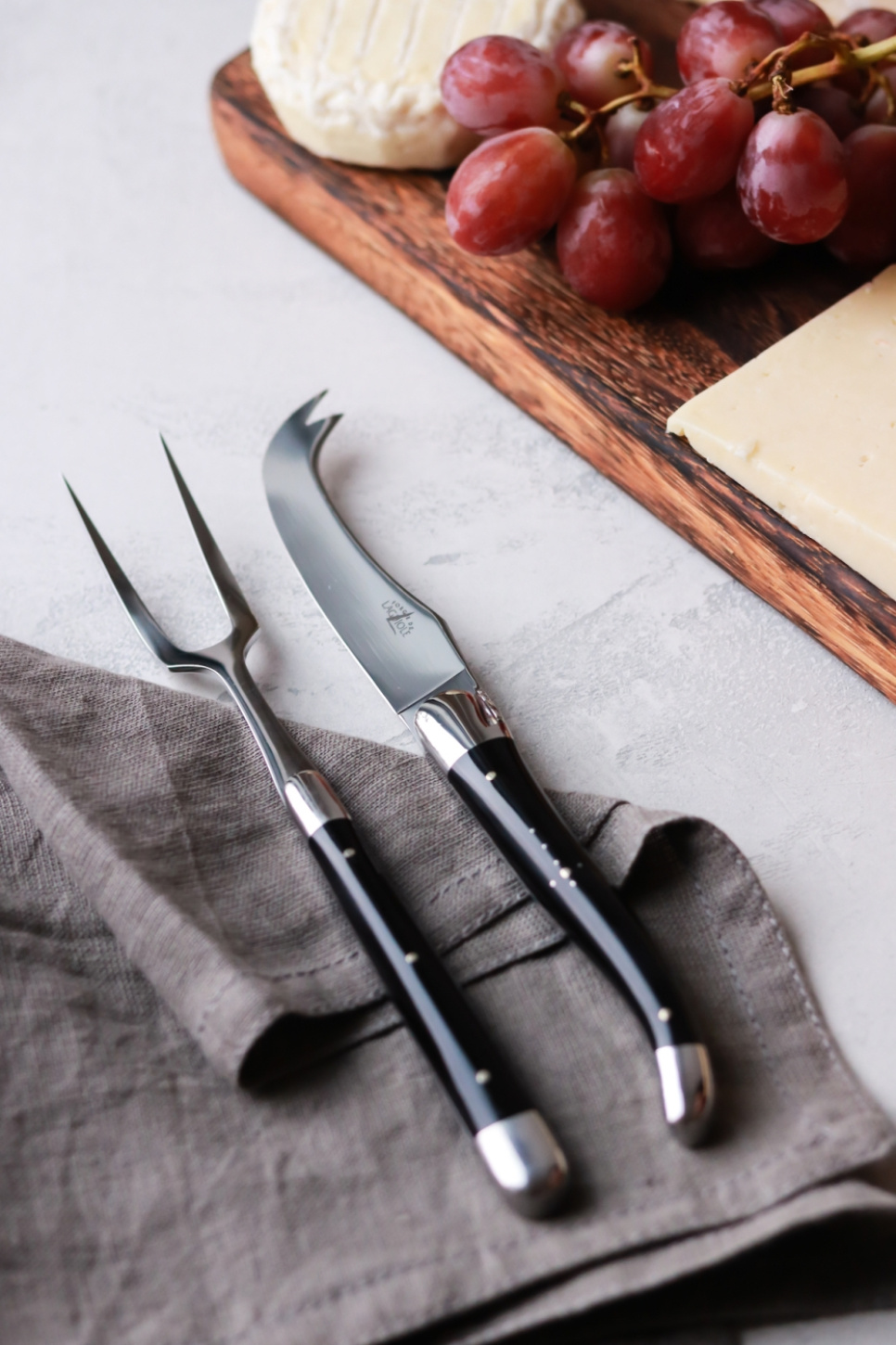 Cheese set, Dark Horn handle, polished, Tradition - Forge de Laguiole