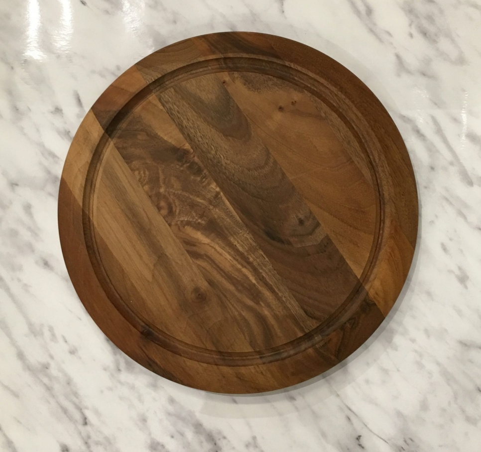 Round Chopping board Ø25cm, Oiled walnut - Breka in the group Cooking / Kitchen utensils / Chopping boards at KitchenLab (1478-13079)