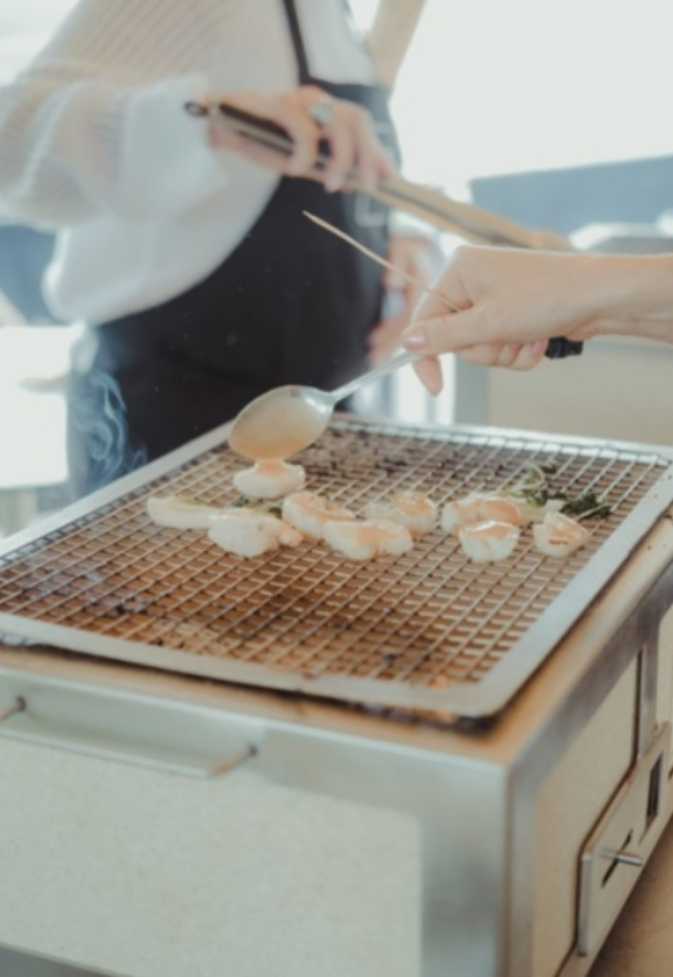 Table Grill/Conro Grill with Stainless Steel Frame, Medium Wide 46 x 36 cm - Kasai