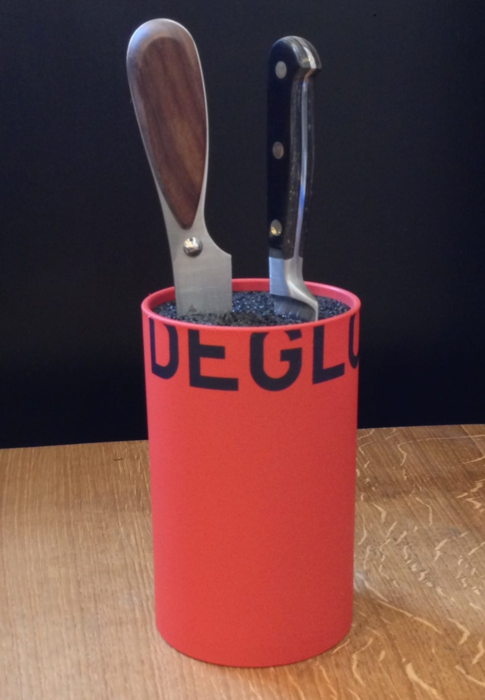 Porte-couteaux rond 14x9,5 cm, Rouge - Déglon dans le groupe Cuisine / Couteaux de cuisine / Rangement pour couteaux / Porte-couteaux l\'adresse The Kitchen Lab (1525-14230)