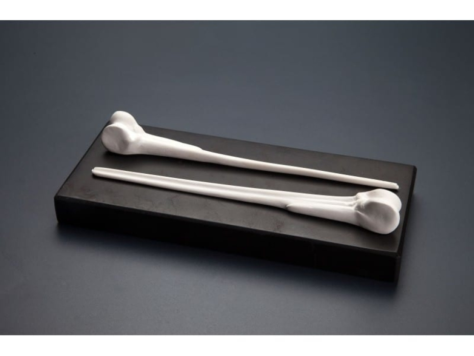 Bone-shaped skewer in porcelain - 100% Chef