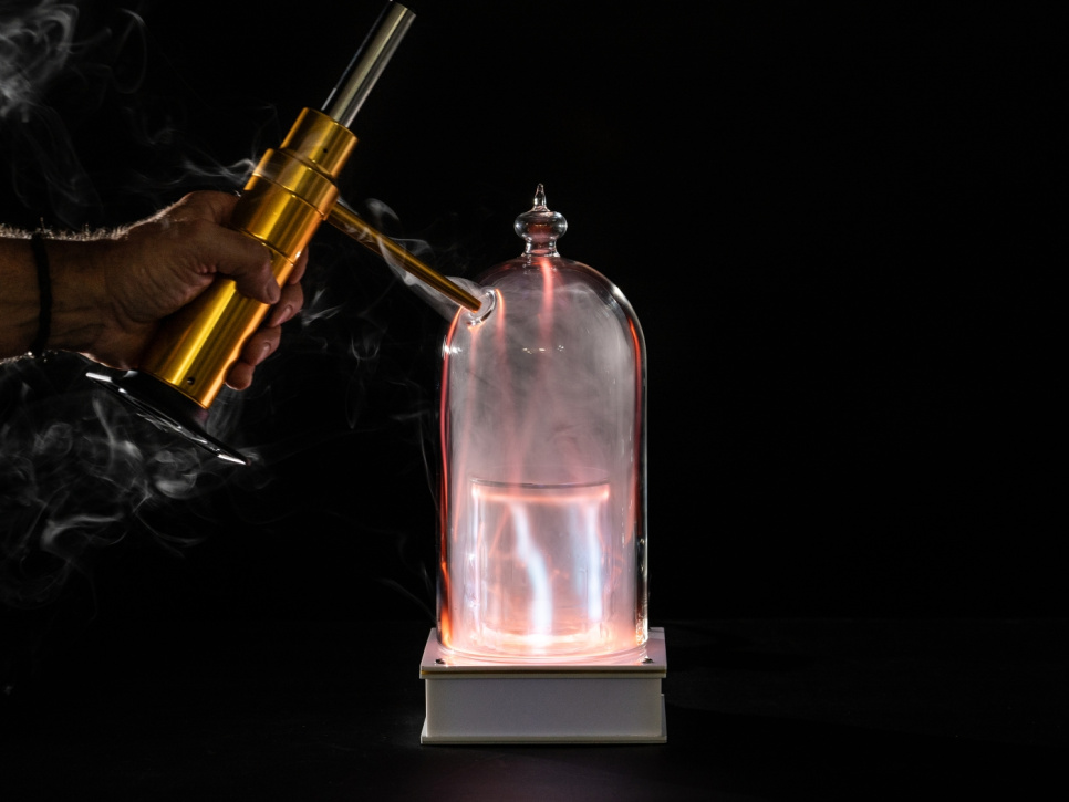 Glass cloche with neon filling for Tesla - 100% Chef