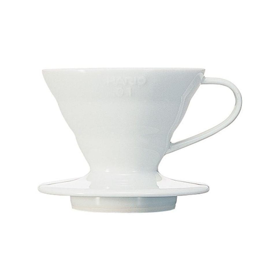 V60 01, Porte-filtre en porcelaine - Hario dans le groupe Thé et café / Café moulu / Café filtré / Porte-filtre l\'adresse The Kitchen Lab (1636-15925)