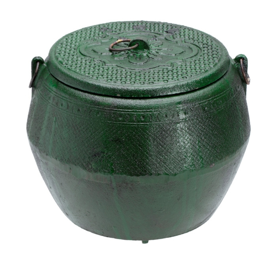 Récipients pour l\'extinction et le stockage du binchotan