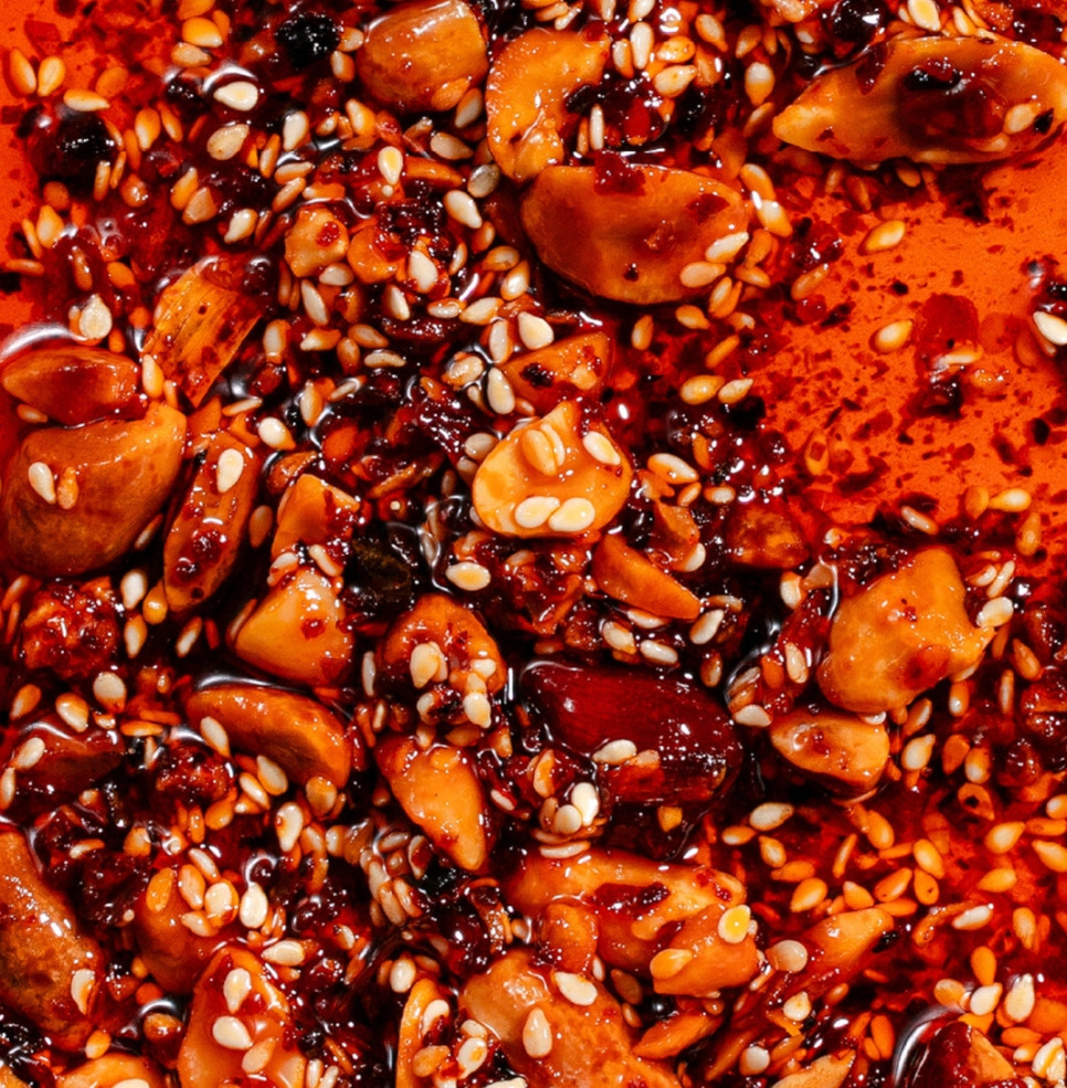 Peanut Rãyu, Crispy chili oil with peanuts & sesame, 240 g - White Mausu