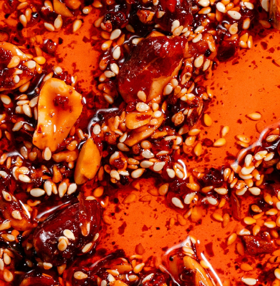 Extra Hot Peanut Rãyu, Crispy chili oil with peanuts & sesame, 240 g - White Mausu