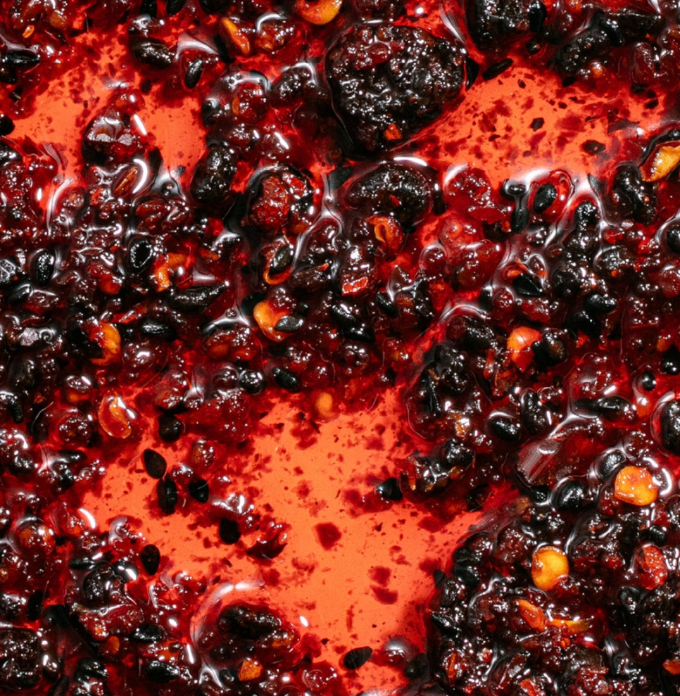 Black Bean Rãyu, crispy chili oil with black beans & miso, 240 g - White Mausu