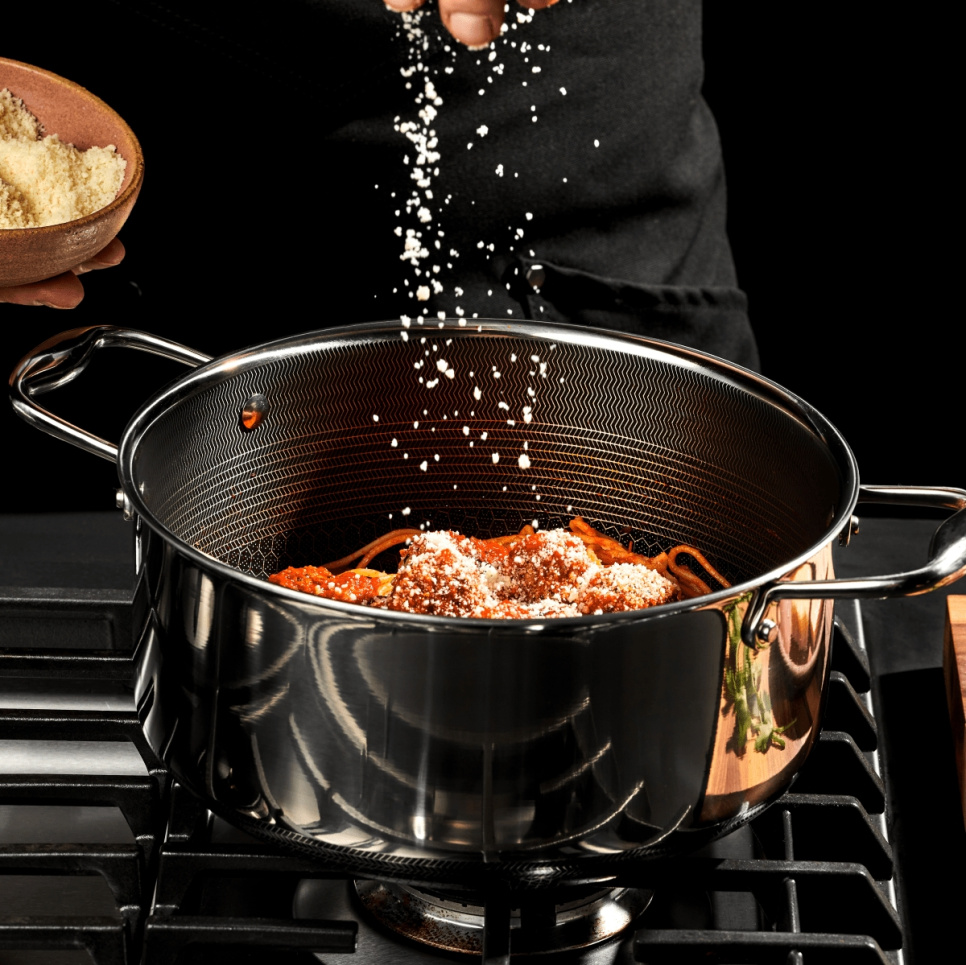 Stainless steel pot with lid, nonstick, 4.7 L - Hexclad